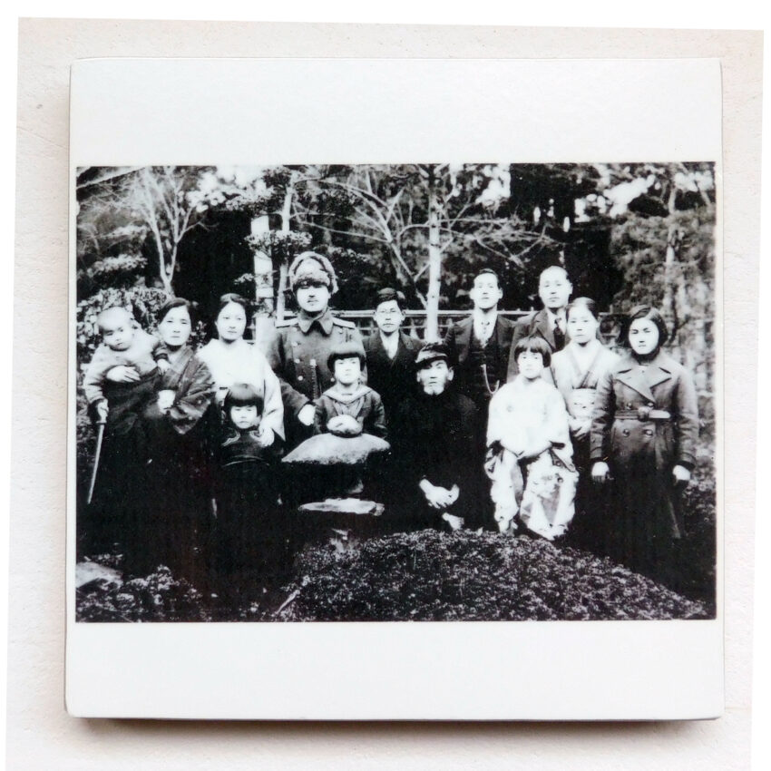 写真陶板(フォトセラミック)は陶磁器だからこそ、半永久的に色褪せしま